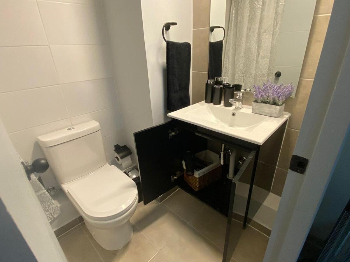 Apartamento Libertad, Aire Acondicionado,free Gym Y Pool, 2min To Metro,zone Turistik Santiago